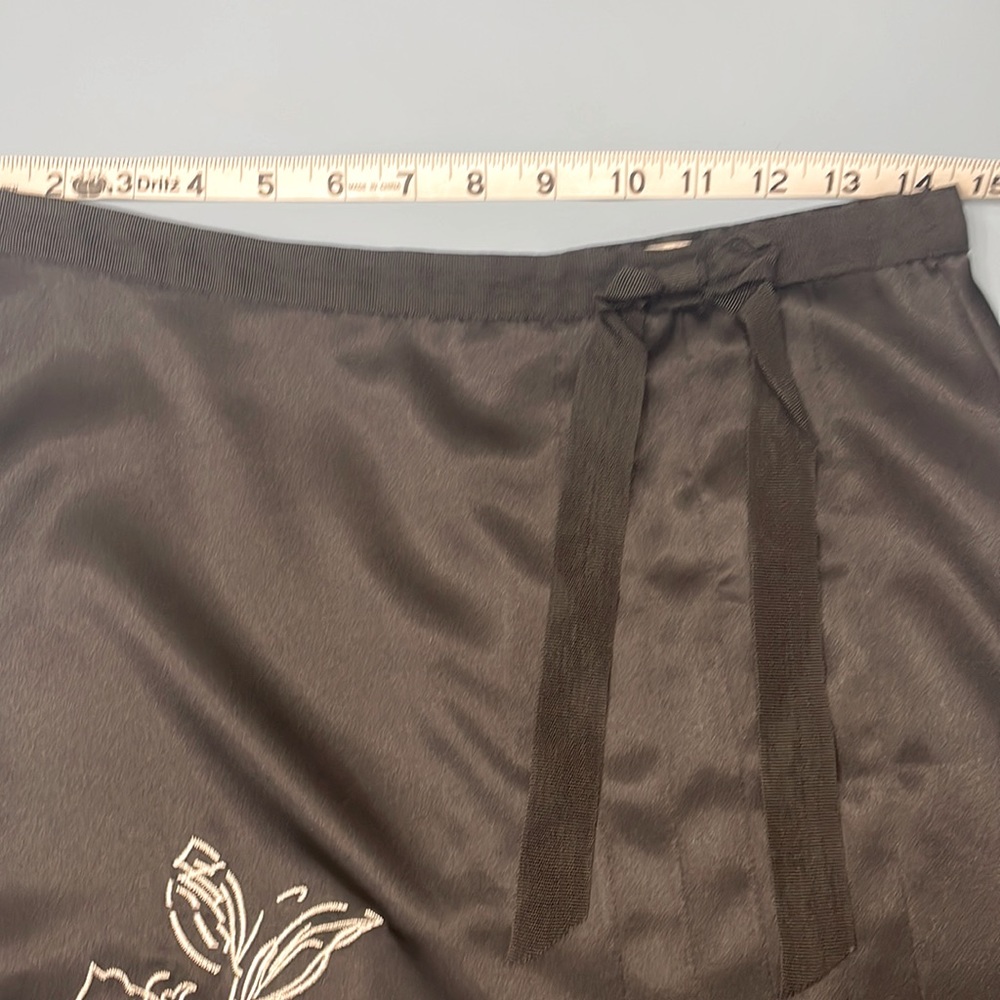 100% Silk Black Floral Embroidered Knee Length Skirt Size 6 Like New - Picture 16 of 17
